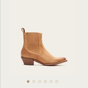 Found 🥲 ISO Frye Sacha Chelsea Boots